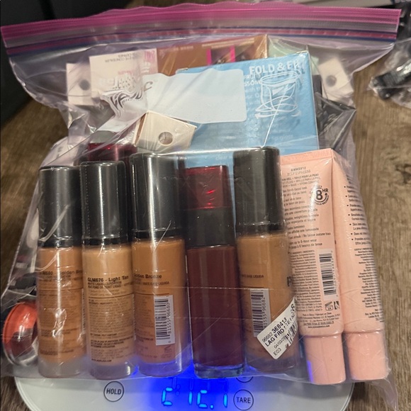 Makeup bundle 3 - Picture 3 of 3